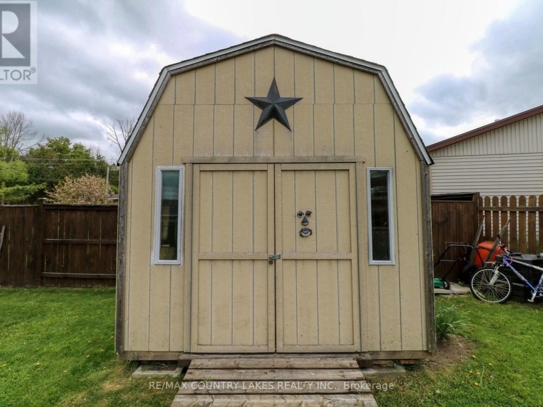 86 Beechwood Avenue, Lake Simcoe