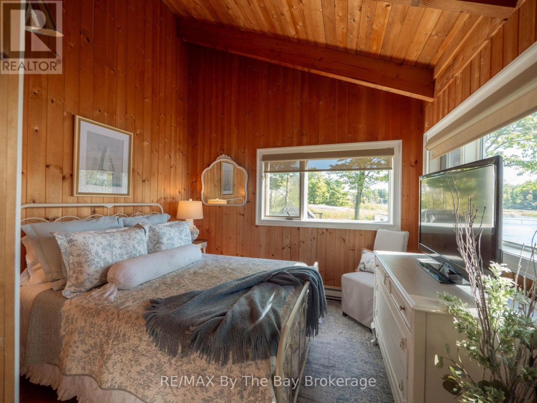 4476 ISLAND 1040/LITTLE BEAUSOLEIL ISLAND, 