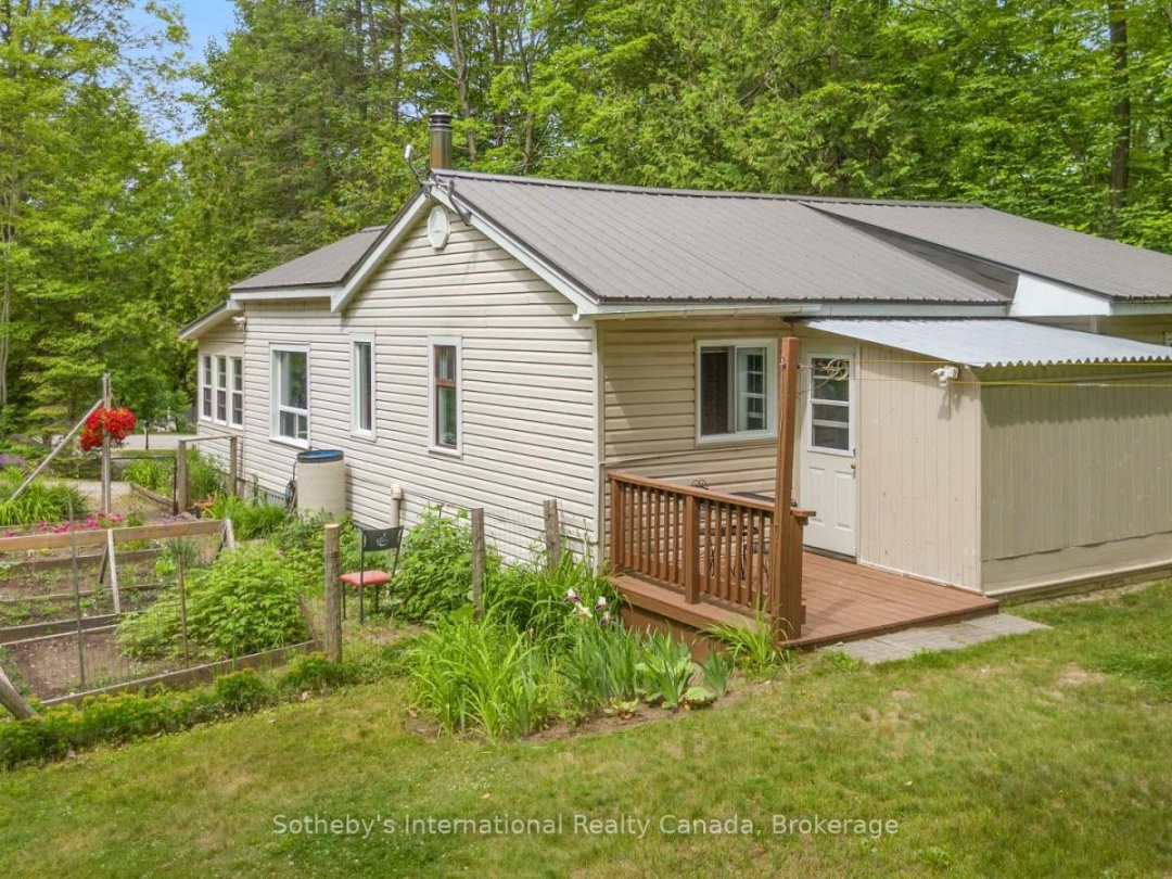 31 MEADOWS AVENUE, 
