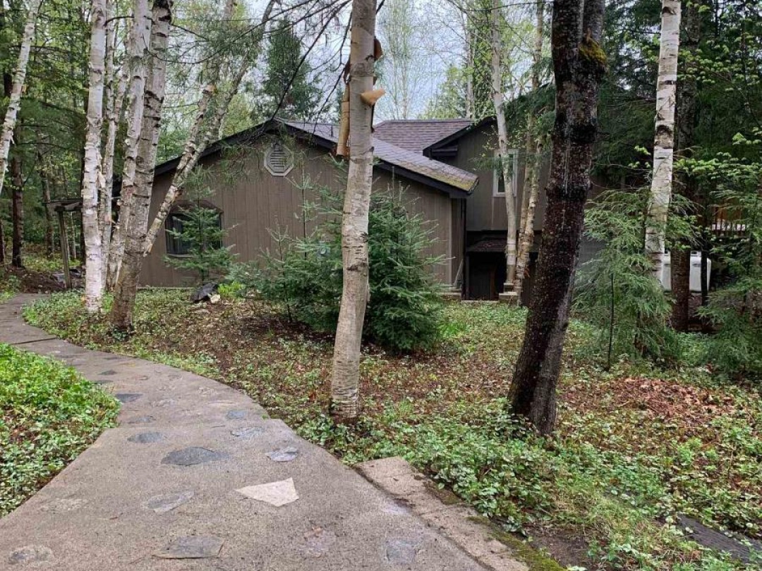 6213 KENNISIS LAKE ROAD, Kennisis Lake