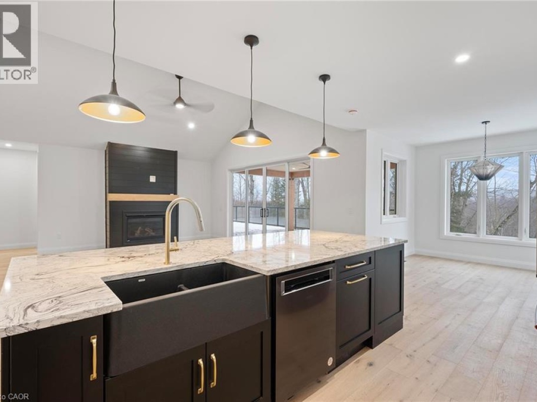 33 GLEN EAGLE Court, 