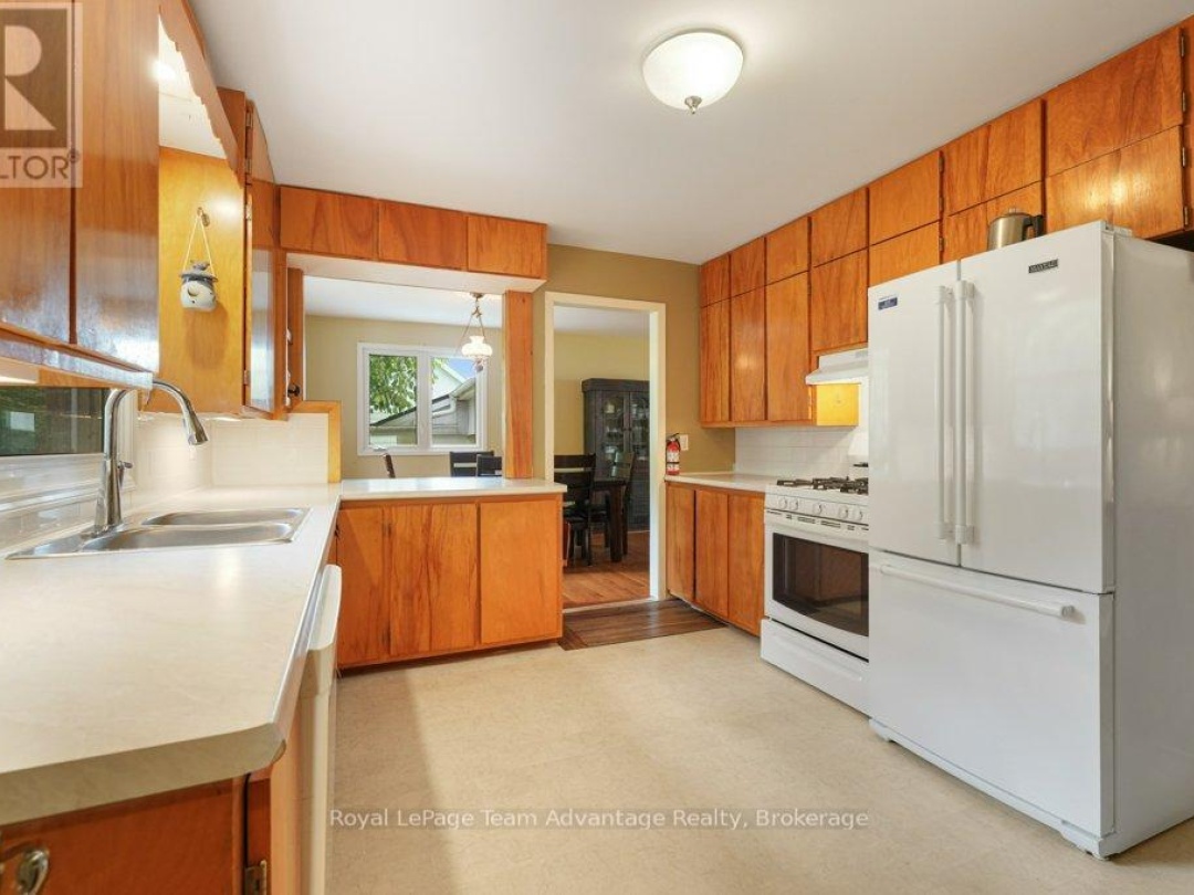 1 VICTORIA AVENUE, 