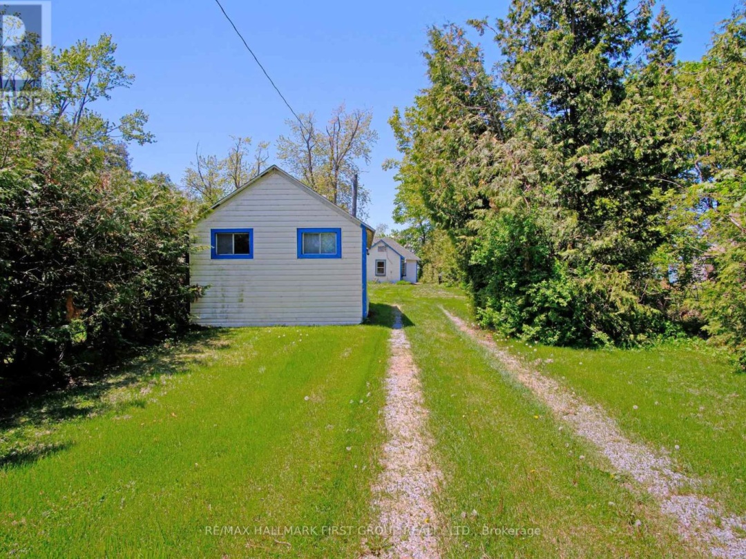 2196 Lakeshore Drive, Lake Simcoe