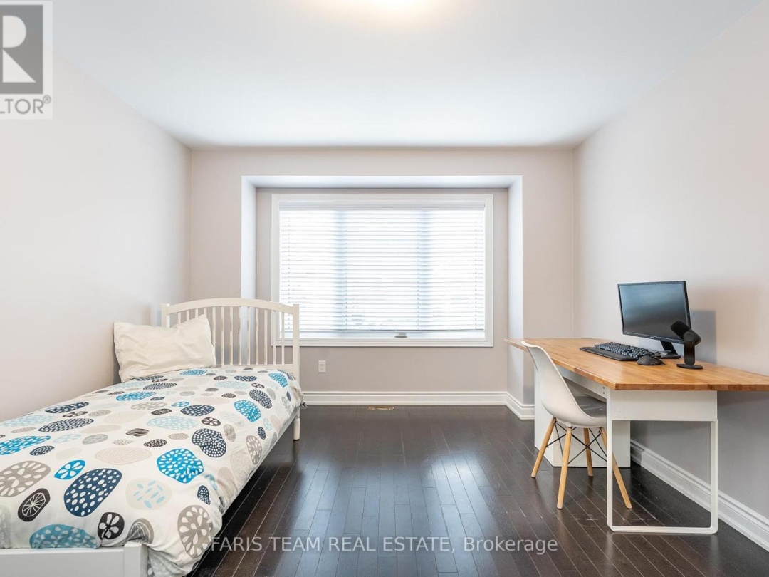 3096 Orion Boulevard, Orillia