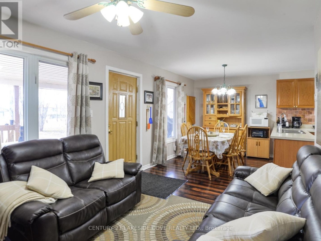 2597 Lakeshore Drive, Ramara