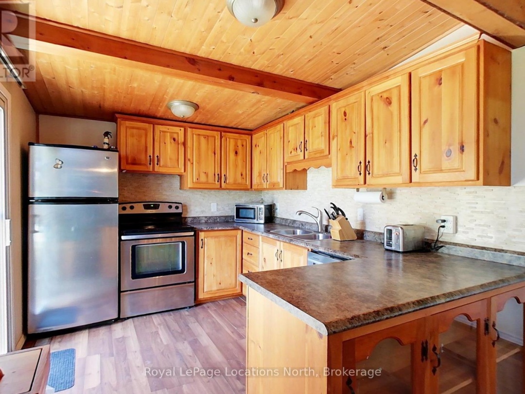 239 Monck Rd Cty 45, Young Lake