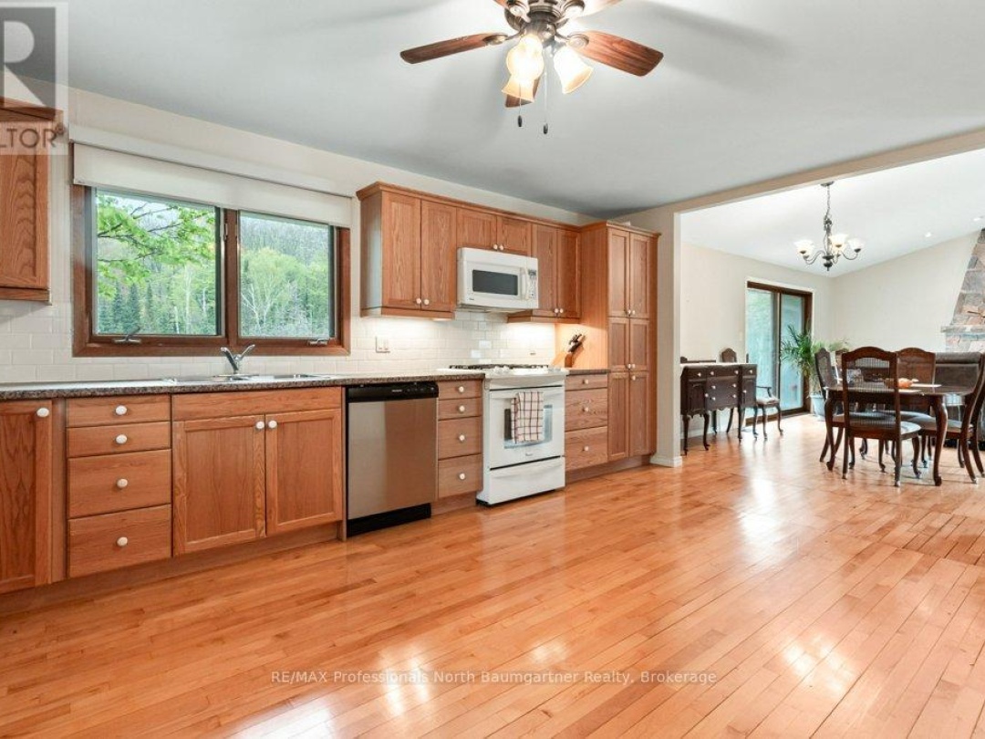 1080 Queen's Line Road, Minden Hills