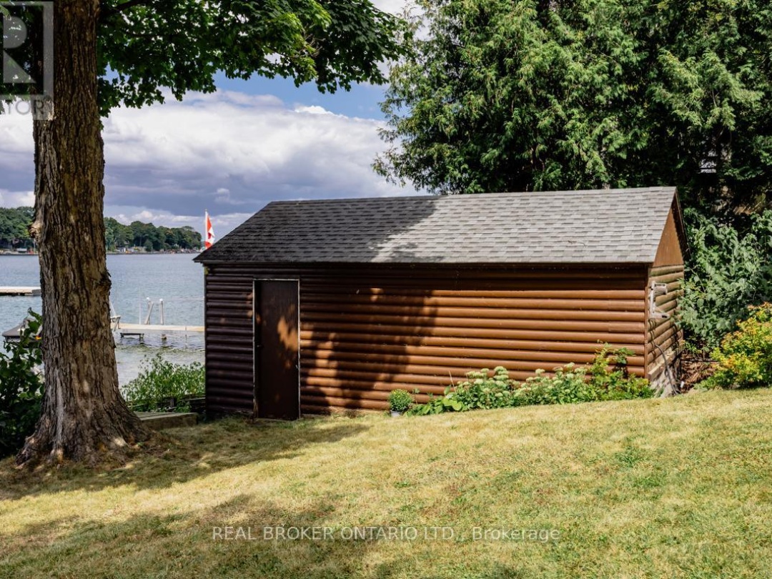 70 Ivy Lane, Lake Simcoe