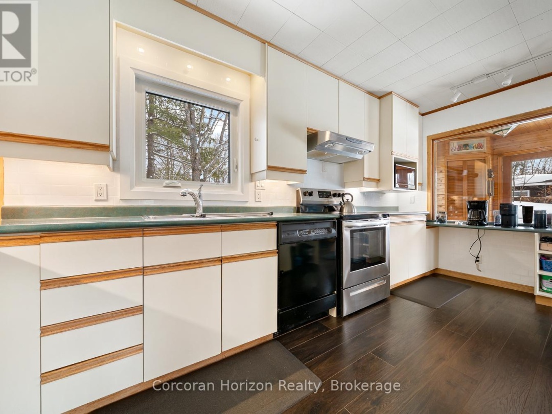 3000 WHELAN WAY, Black River