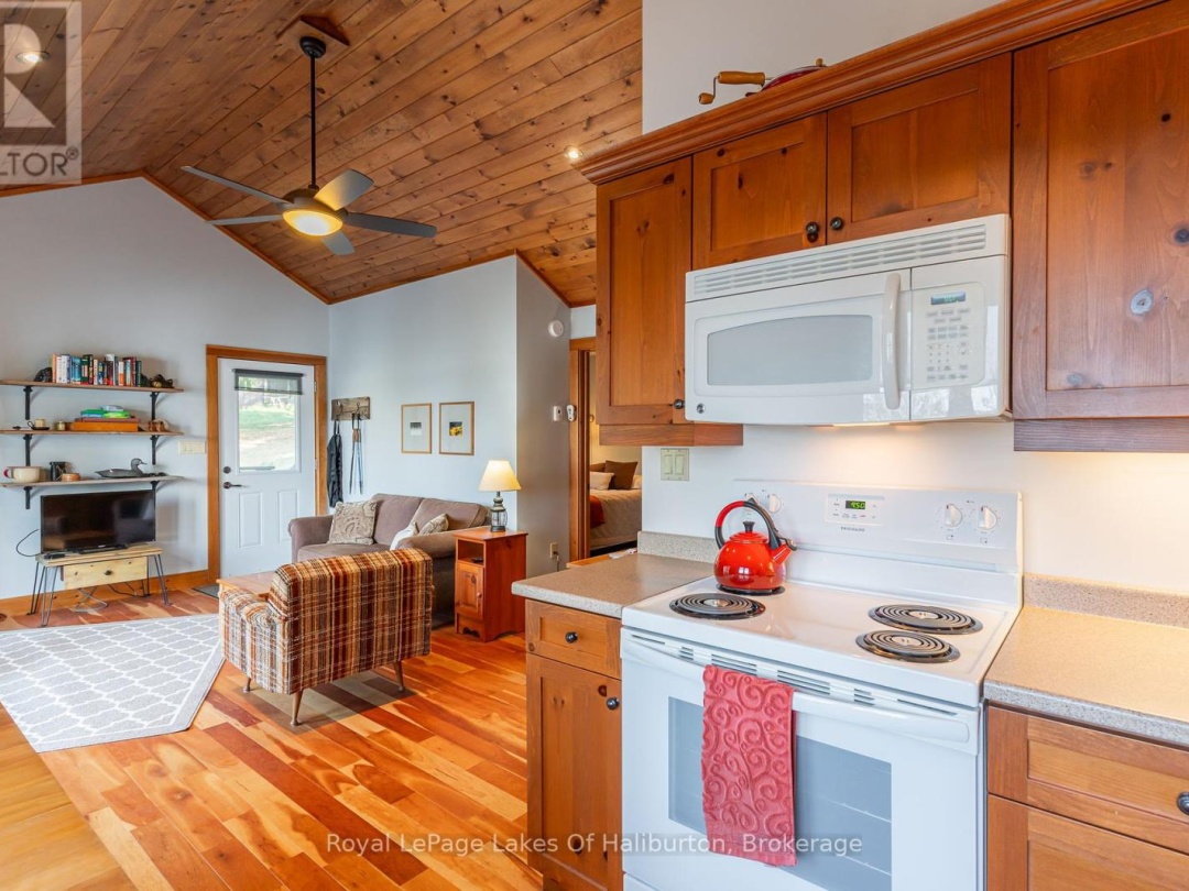 1070 Frank's Lane, Maple Lake