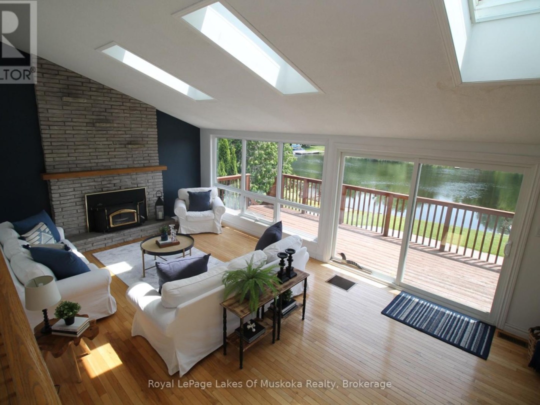 1815 Peninsula Point Road, Severn Lake