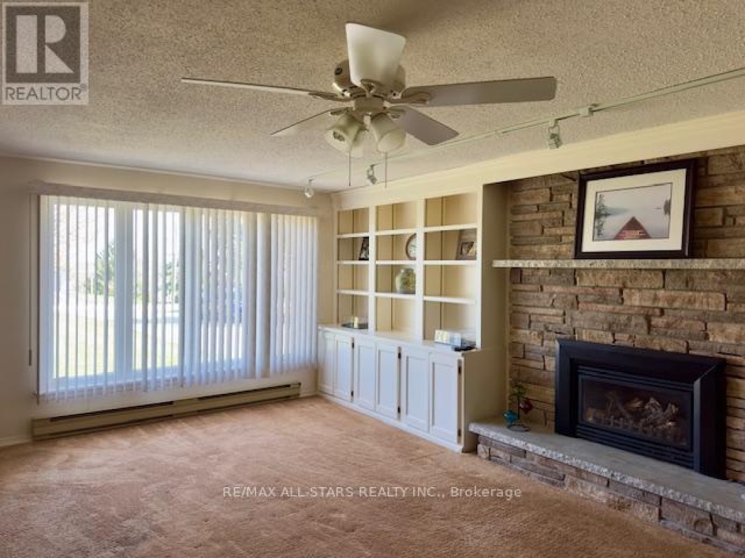 369 The Captain's Cor, Pigeon Lake