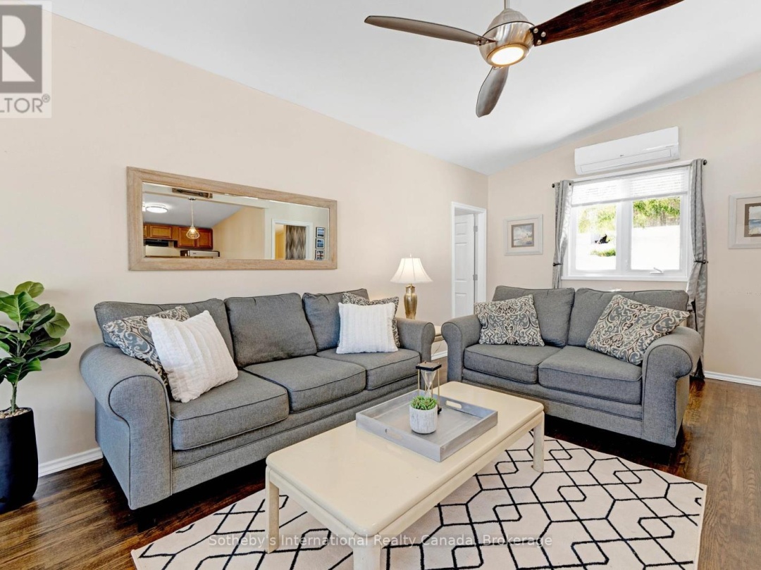 1028 Hillcrest Lane, Halls Lake