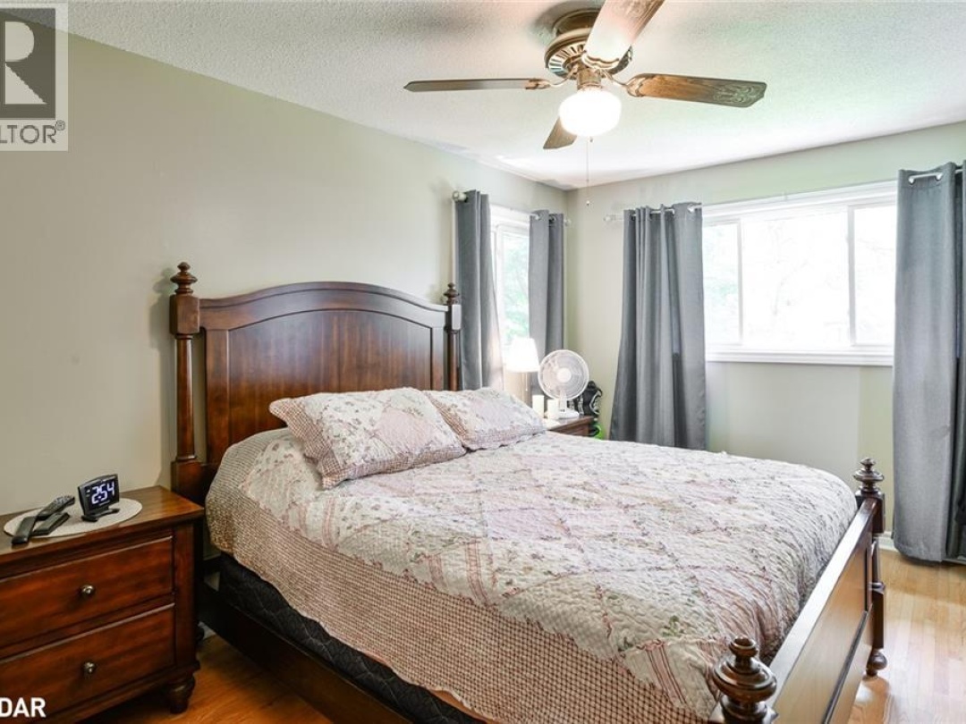 105 WELLINGTON Street, 