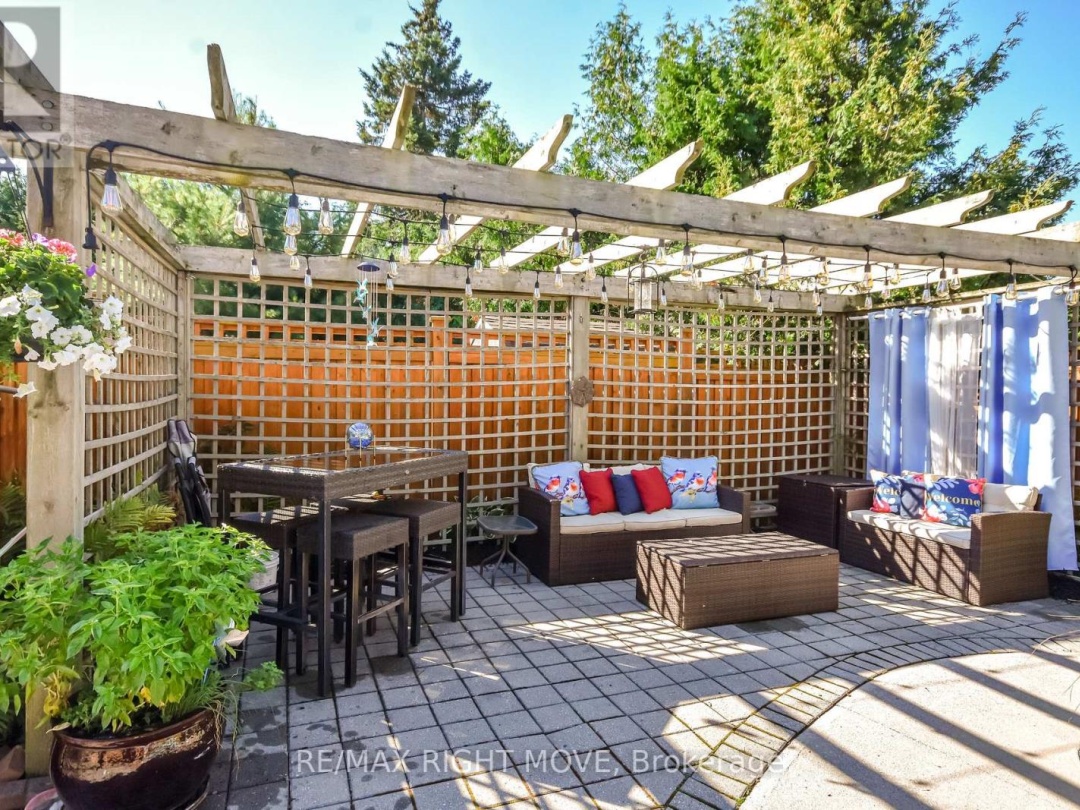 2009 MARCHMONT ROAD, 