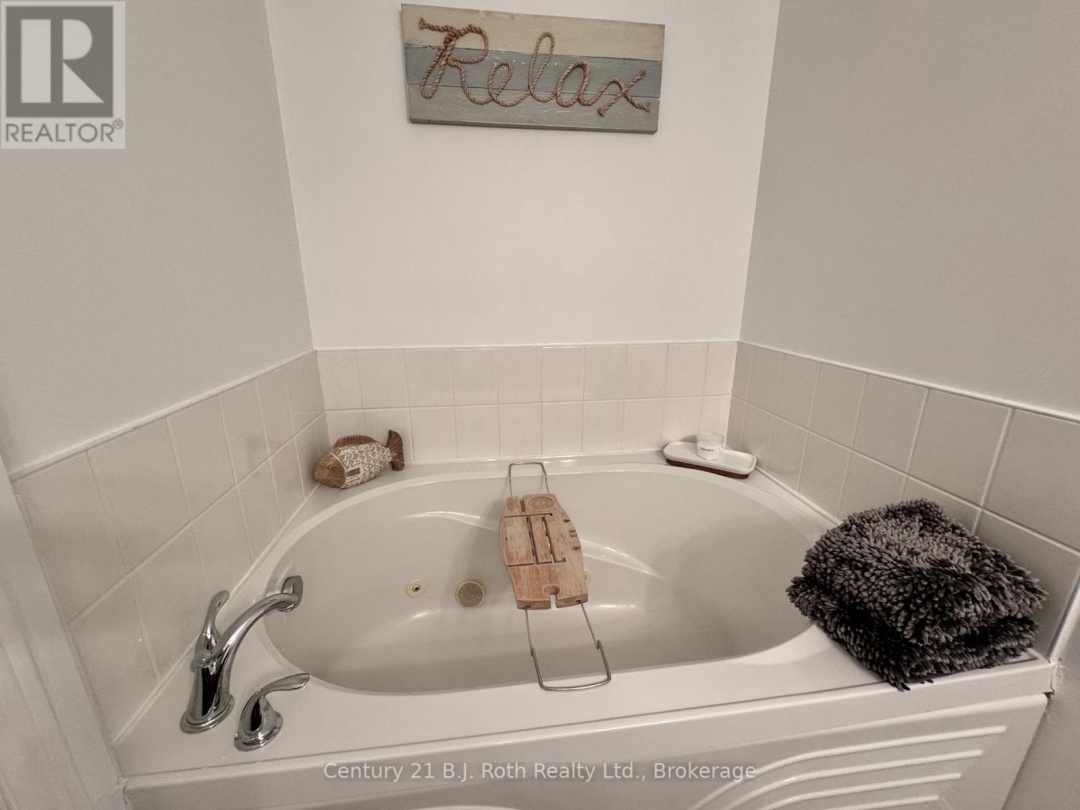 231 Hilltop Grandview Drive, Fairy Lake