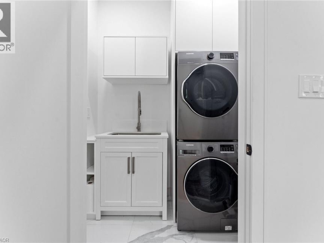 44 SUNNYSHORE PARK Drive, 