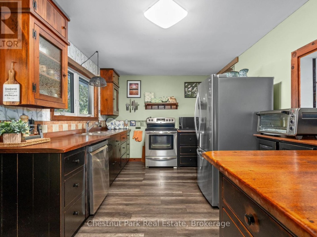 1047 NAISMITH ROAD E, 