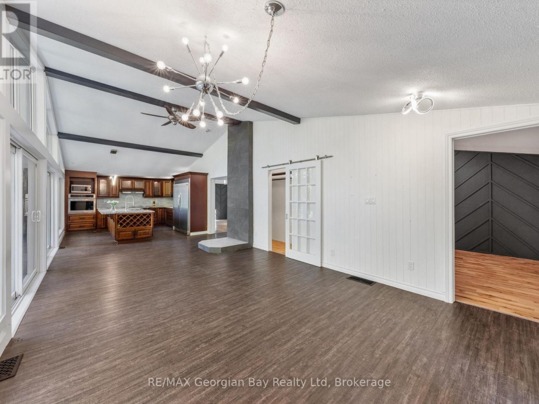 1745 TWIN OAKS CRESCENT, 