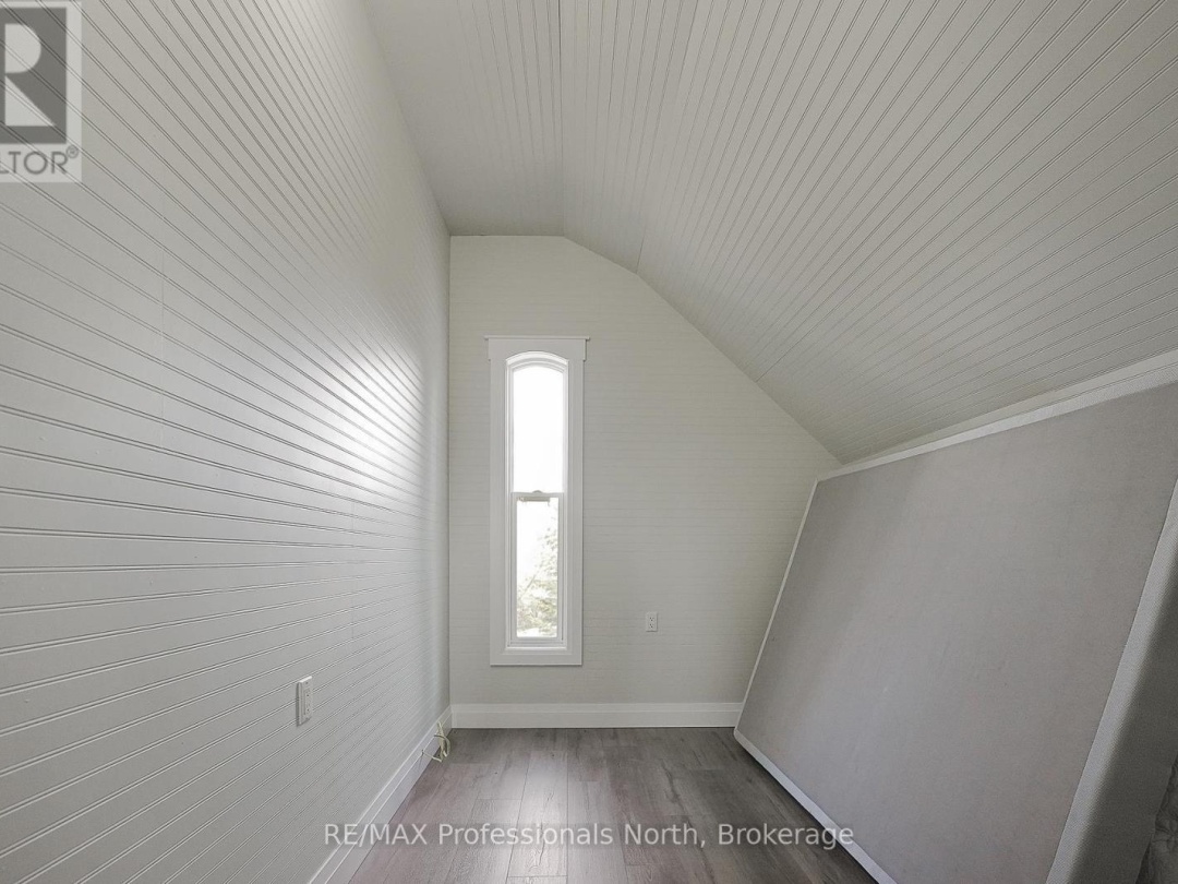 1008 Cherokee Trail, Halls Lake