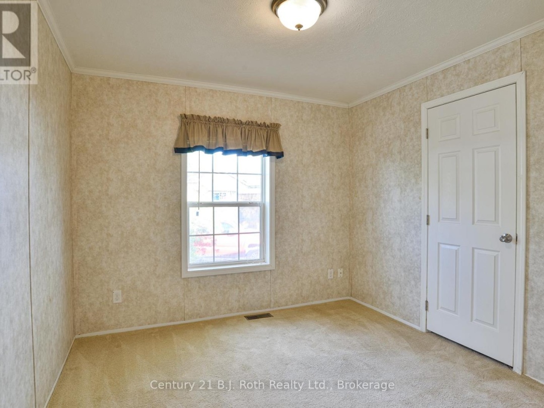 200 - 580 WEST STREET S, 