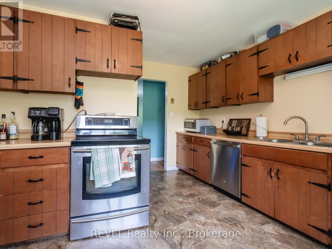 1515 LOVERING LINE, 