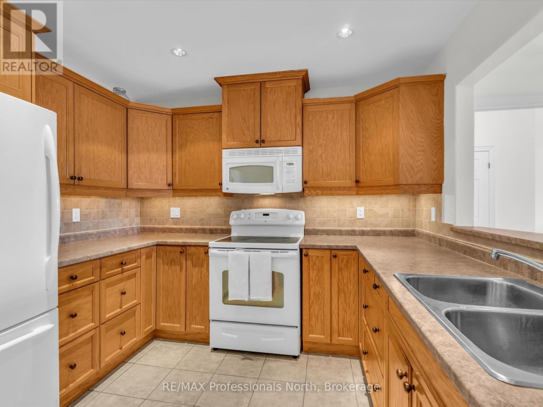 305 130 Steamship Bay Road, Lake Muskoka