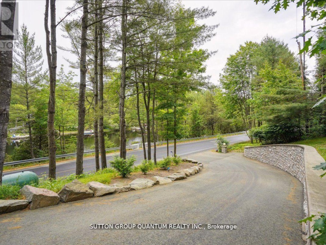 167 Santas Village Road, Muskoka River