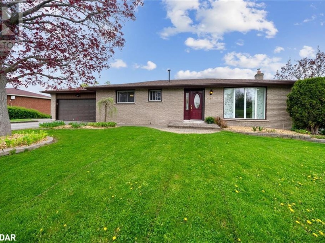 381 Country Club Circle, Pigeon Lake
