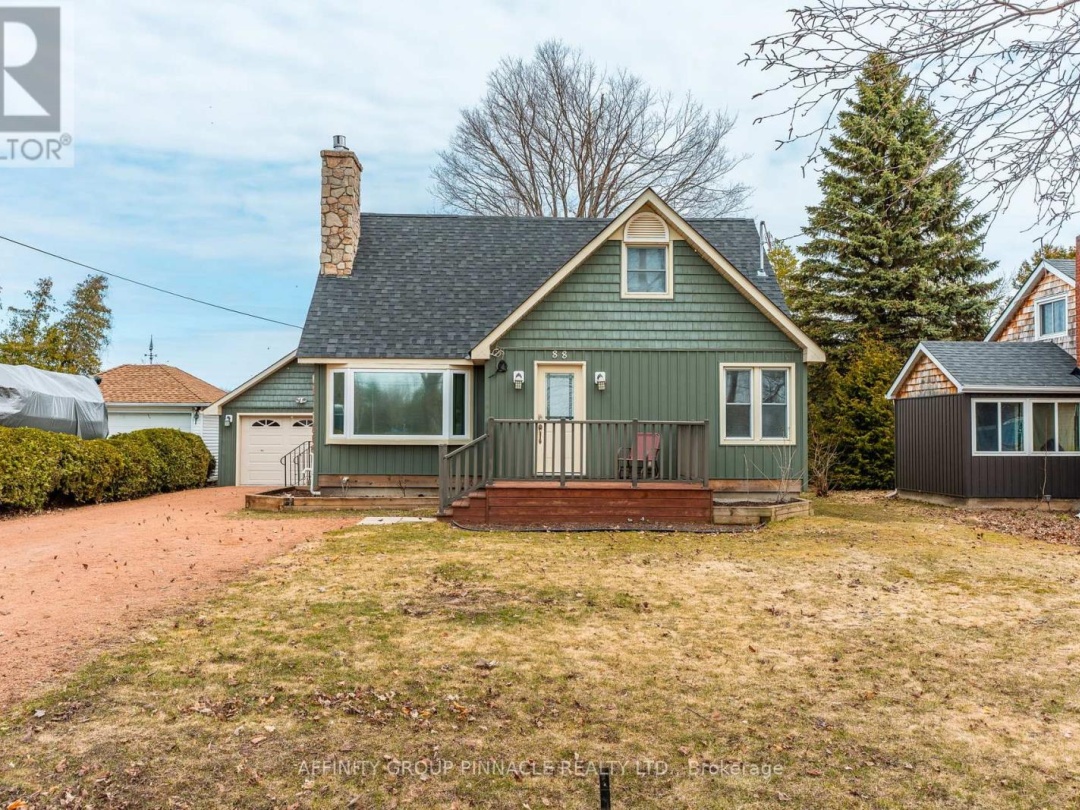 88 Simcoe Street, Lake Simcoe