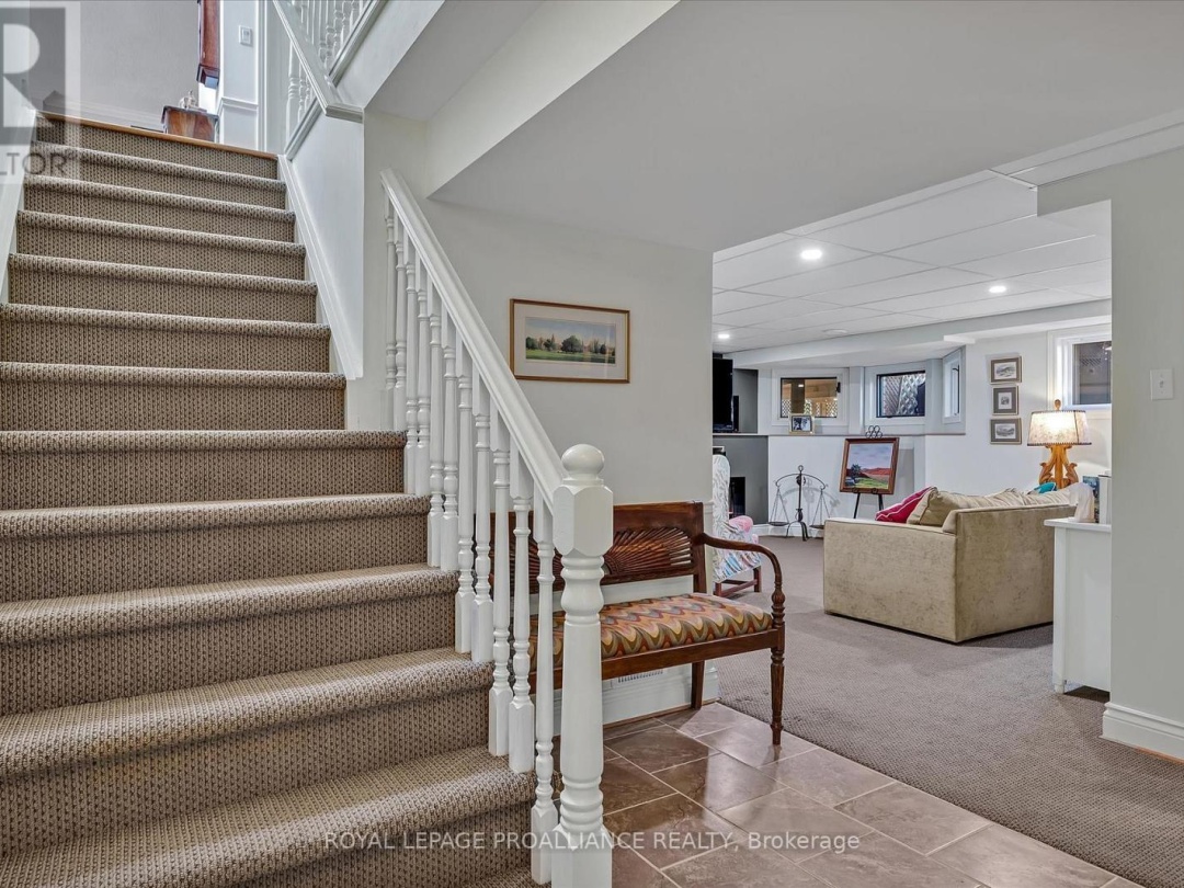2 Patricia Place, Pigeon Lake