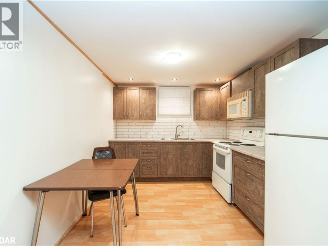 6 WALKER Avenue, 