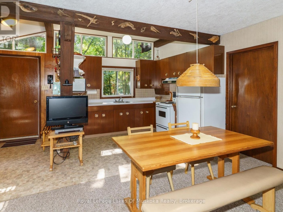 1363 West Oxbow Lake Road, Oxbow Lake