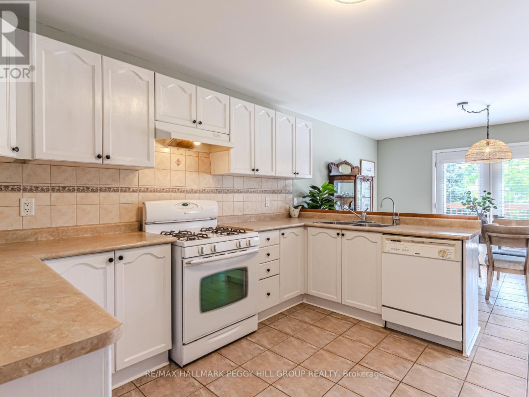 3165 BASS LAKE SIDE ROAD E, 