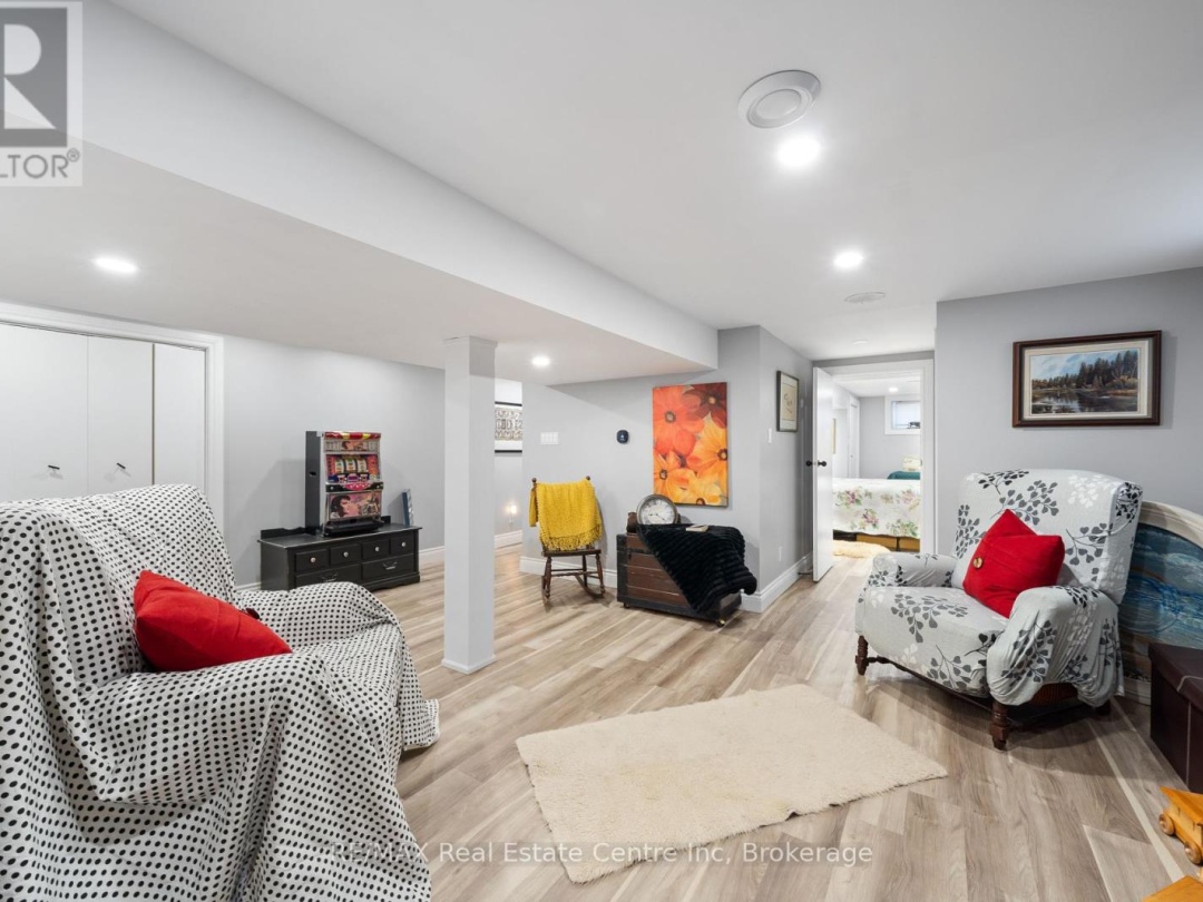 33 GRAHAM DRIVE, 