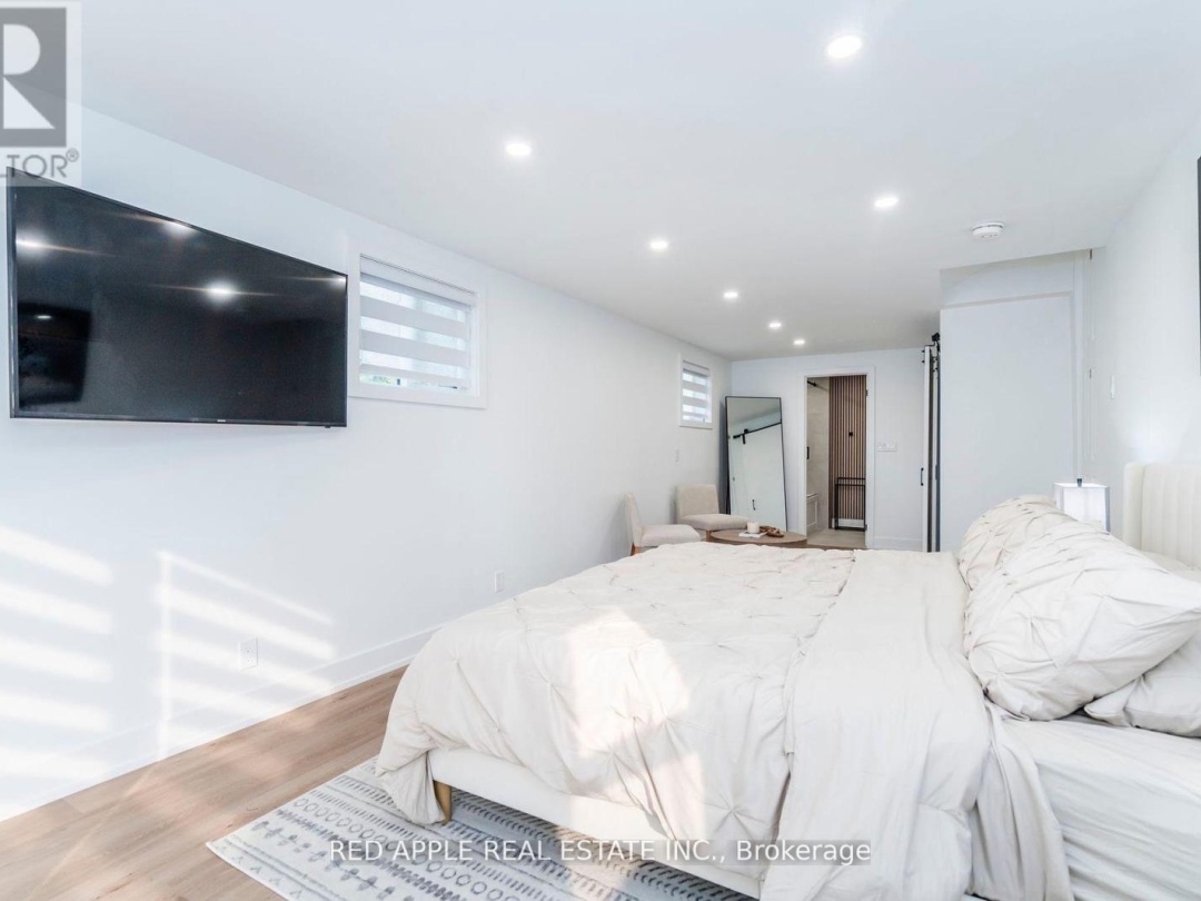 205 Hoyt Avenue, Georgian Bay