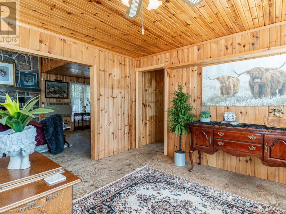 1065 Cloverleaf Road, Kennisis Lake