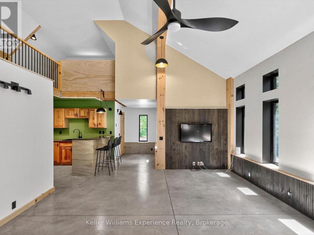 753 HONEY HARBOUR ROAD, 