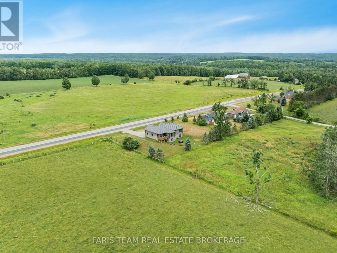 520 HORSESHOE VALLEY ROAD E, 