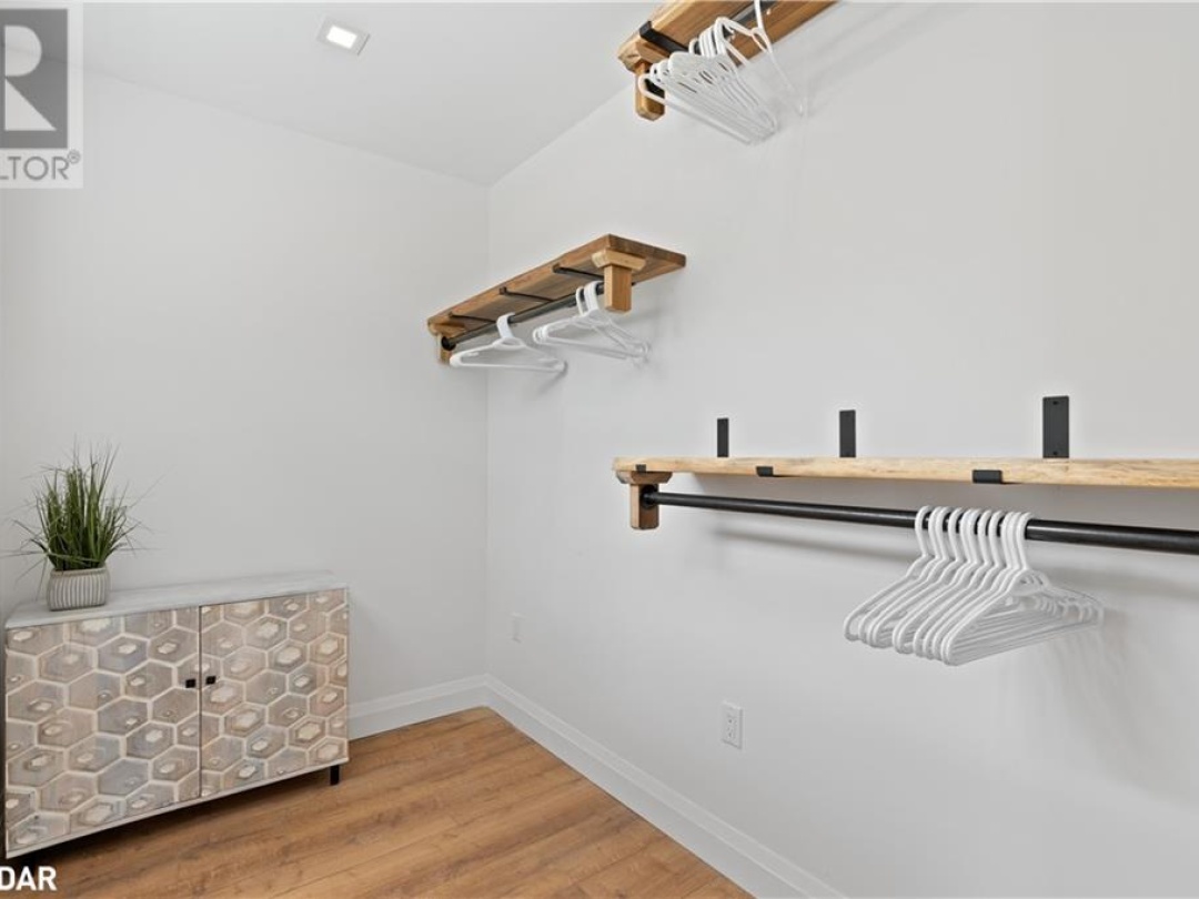 31 HEMLOCK Avenue, 