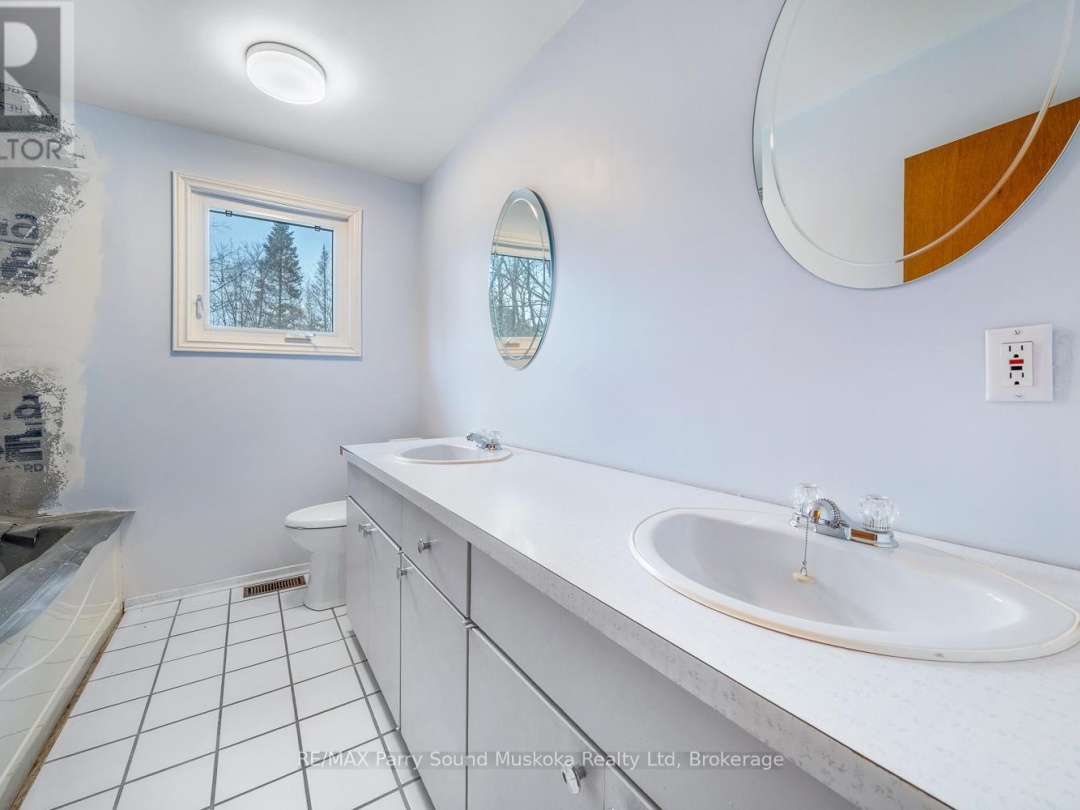 2 WILLIAM STREET, Parry Sound