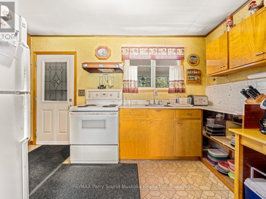 86 LAKESIDE CRESCENT, 