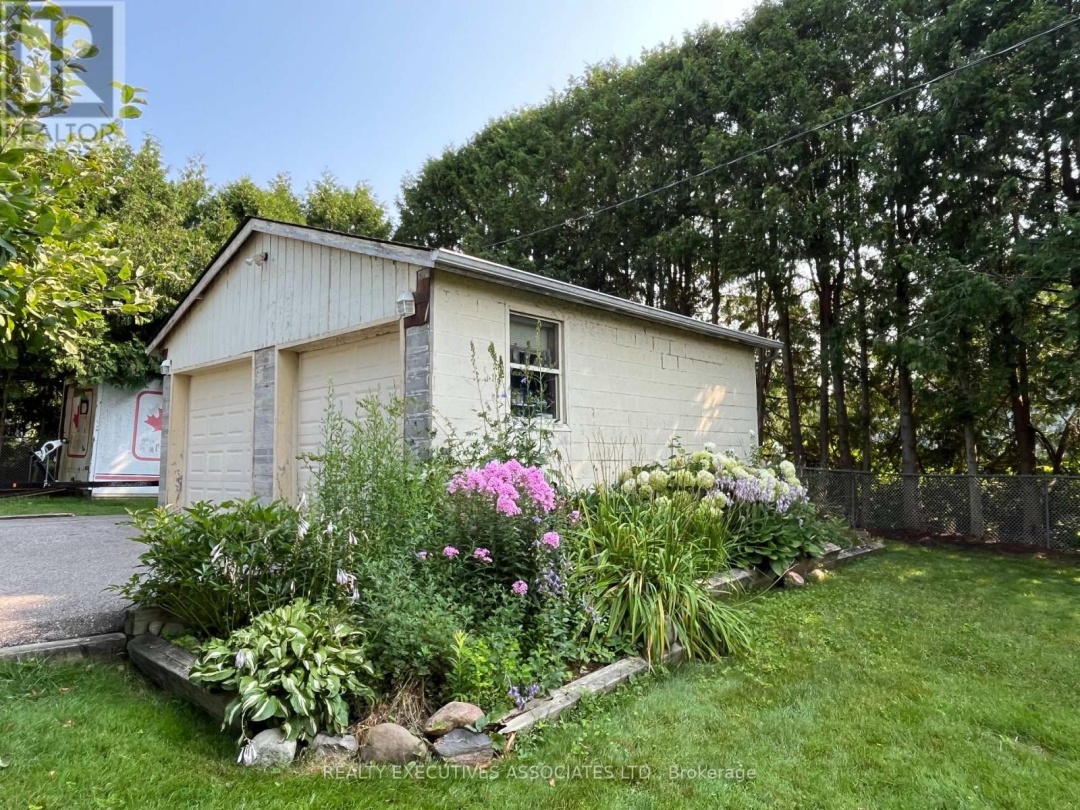22 LAKEVIEW BOULEVARD, 