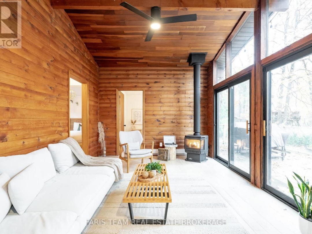 7475 ISLAND CRESCENT, 