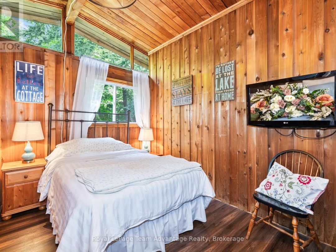 24 B717 ISABELLA ISLAND, 
