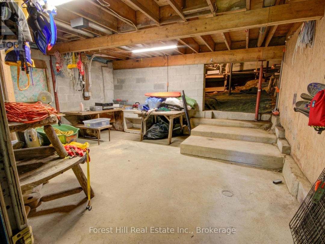 21 LAKEVIEW CRESCENT, 