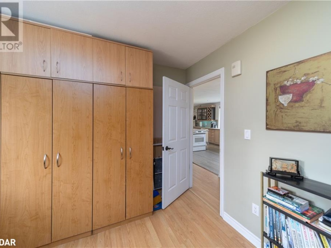 1936 PENINSULA POINT Road, 