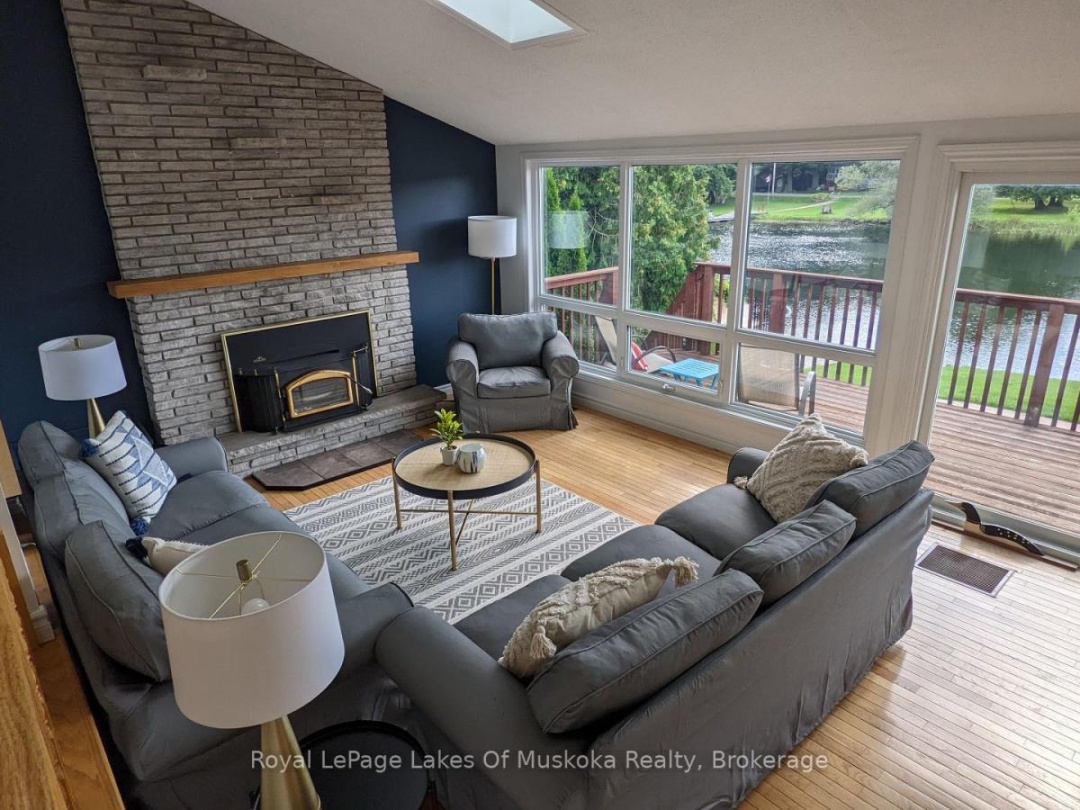 1815 Peninsula Point Road, Severn Lake