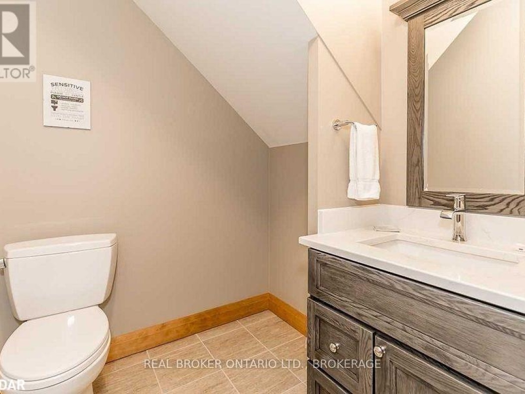 1841 Muskoka Road 118 Road W Unit# 2B, Lake Muskoka