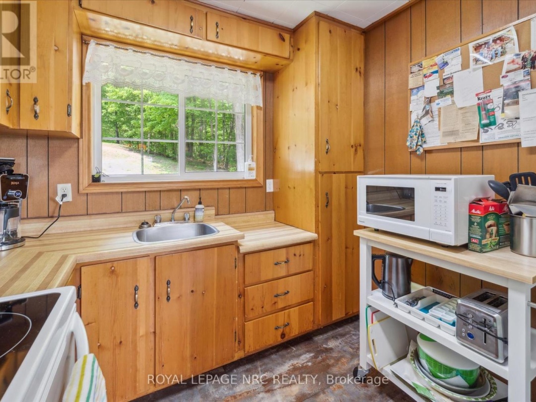 283 Salmon Lake Road N, Salmon Lake